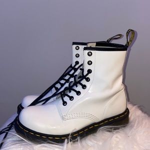 White dr. Martins